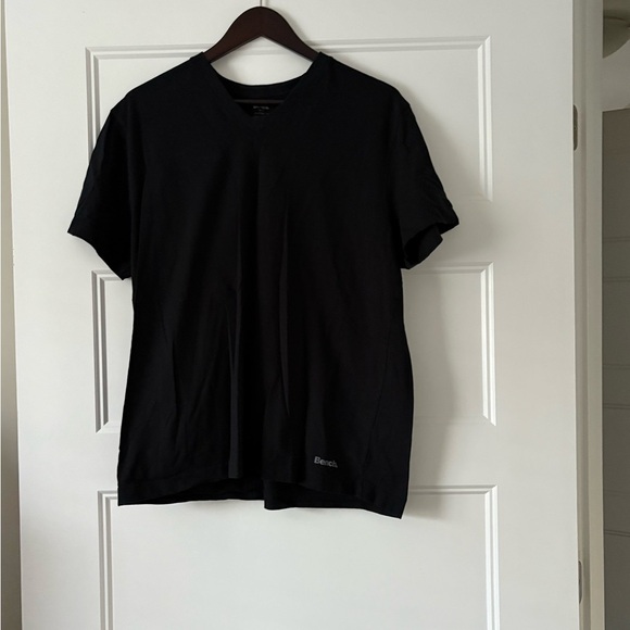 2 Men's Bench Black V-Neck Shirts XL - Picture 2 of 4
